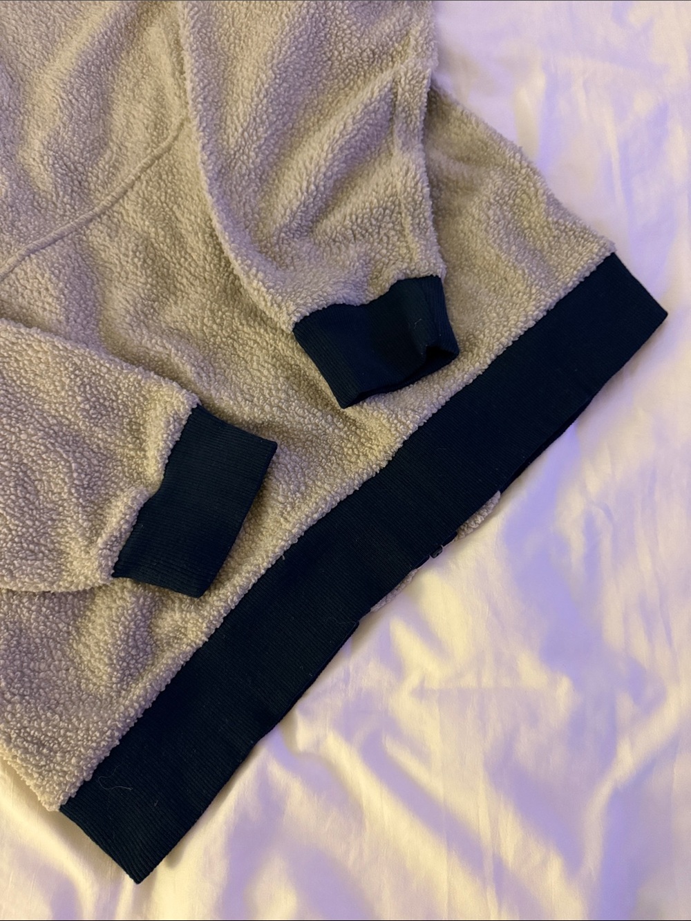Patagonia Men’s Zip-Up Fleece Jacket in Light Beige with Navy Trim - Picture 8 of 10